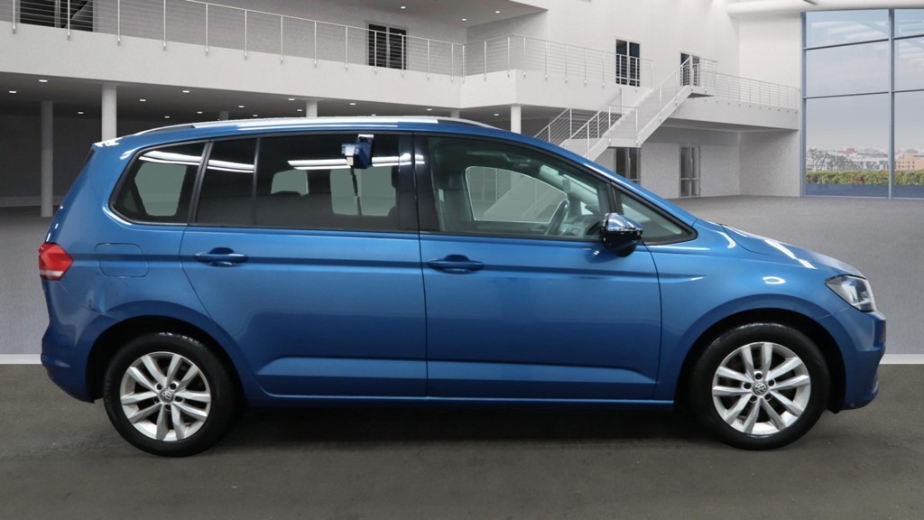 Used Volkswagen Touran 2017 for sale - 76684043: Photo 1
