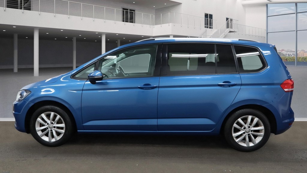 Used Volkswagen Touran 2017 for sale - 76684043: Photo 2