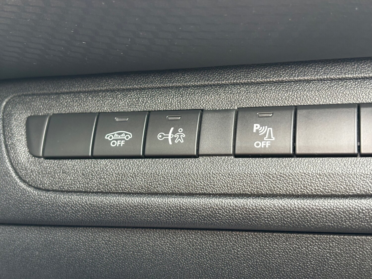 Used Peugeot 2008 2017 for sale - 76177133: Photo 21