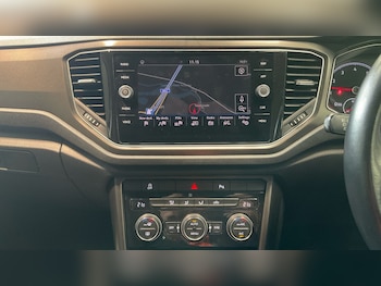 Used Volkswagen T-Roc 2018 for sale - 78938130: Photo