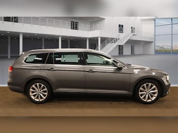 Volkswagen - Passat