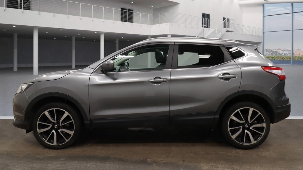 Used Nissan Qashqai 2017 for sale - 76808284: Photo 2