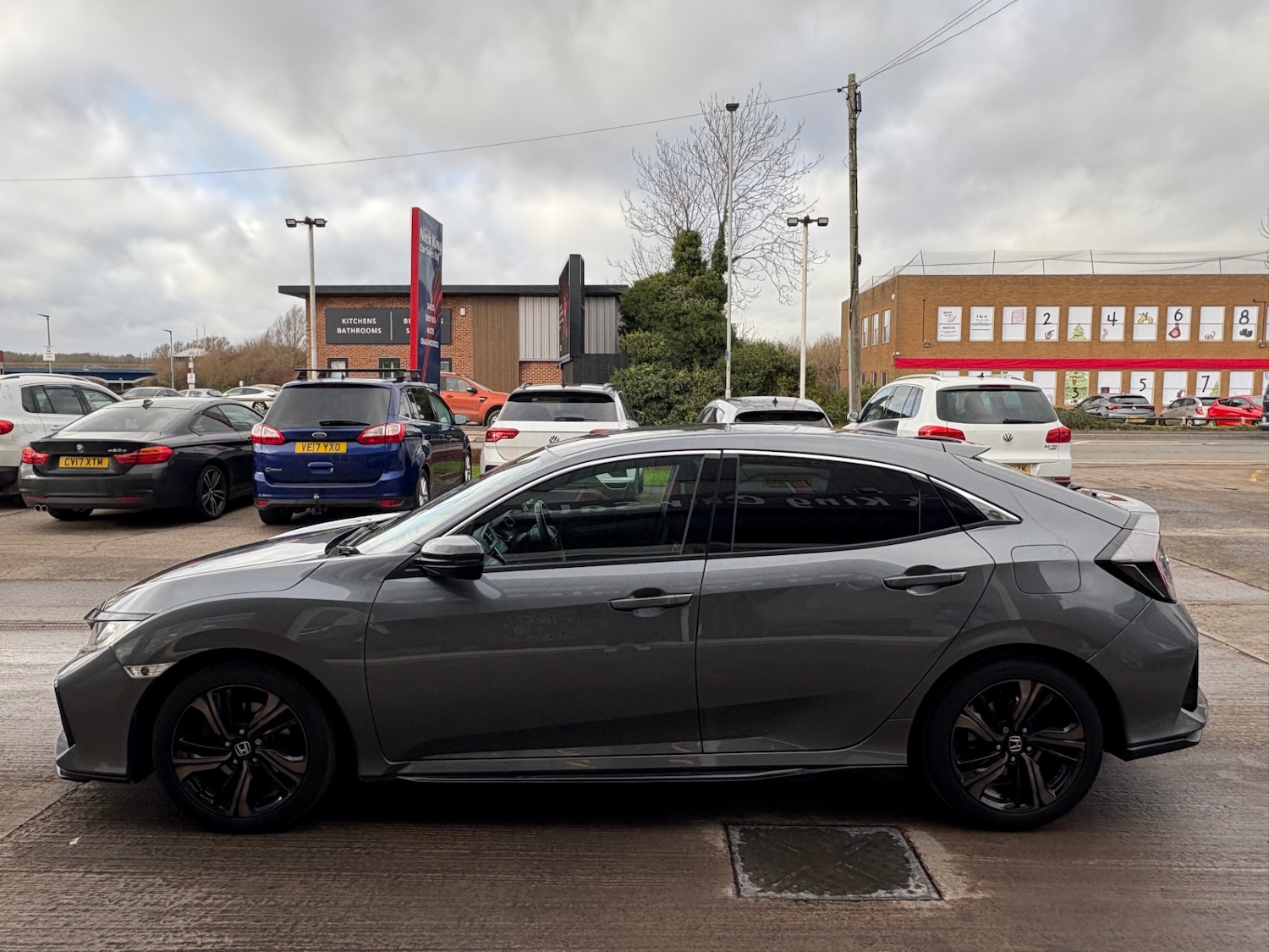 Used Honda Civic 2019 for sale - 76650804: Photo 4