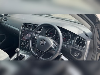 Used Volkswagen Golf 2017 for sale - 78979471: Photo