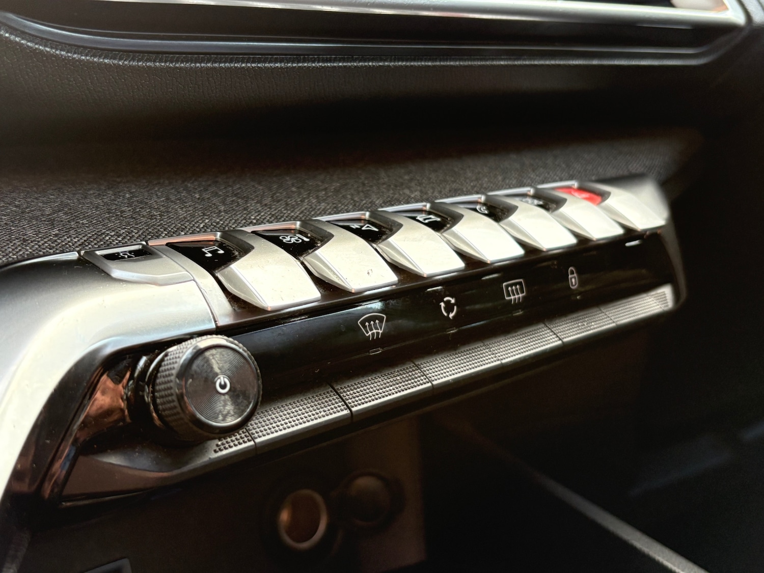 Used Peugeot 3008 2018 for sale - 76277024: Photo 19