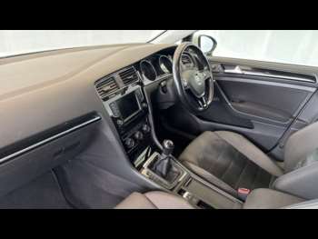 Used Volkswagen Golf 2016 for sale - 74891136: Photo