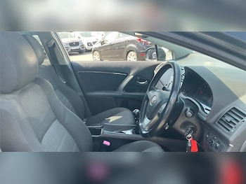 Used Toyota Avensis 2014 for sale - 79548575: Photo