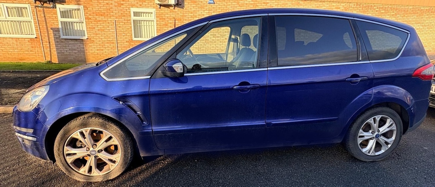 Used Ford S-Max 2015 for sale - 77272432: Photo 2