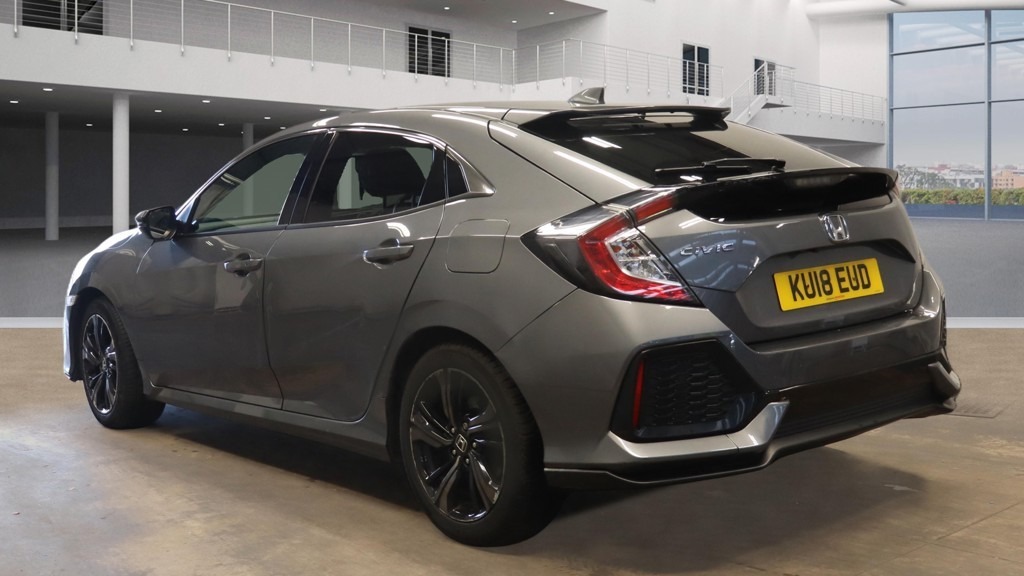 Used Honda Civic 2018 for sale - 77901780: Photo 2