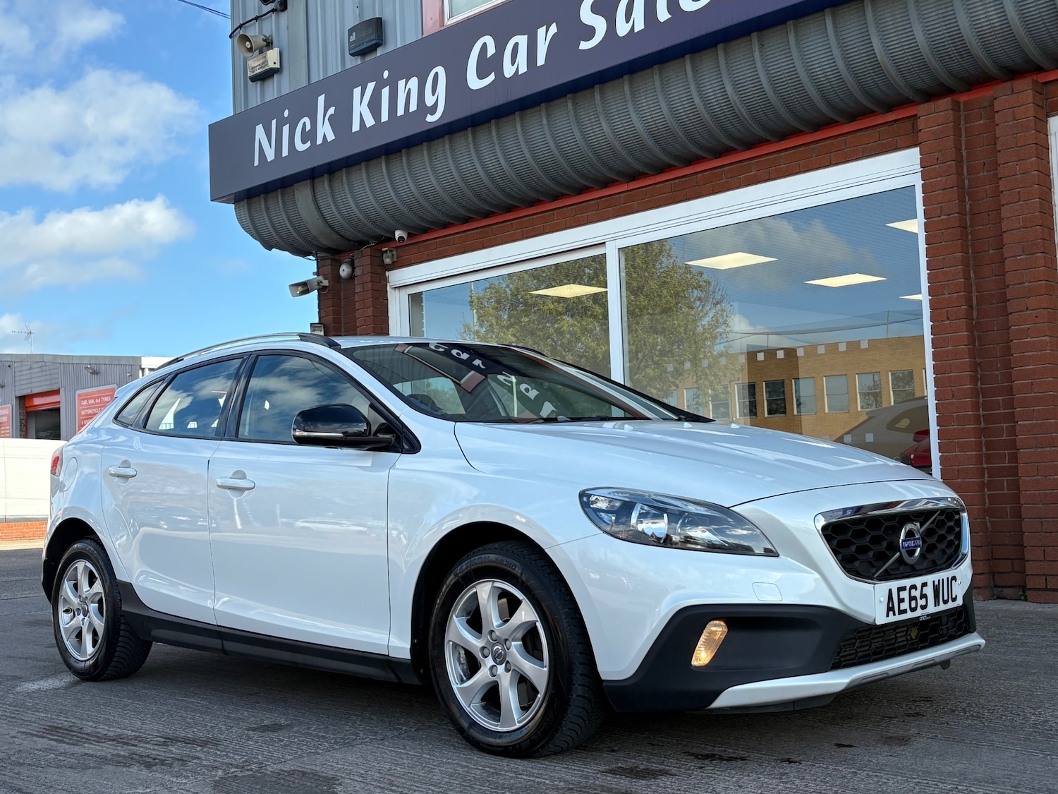 Used Volvo V40 2015 for sale - 76316375: Photo 1