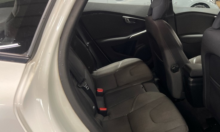 Used Volvo V40 2015 for sale - 76316375: Photo 10