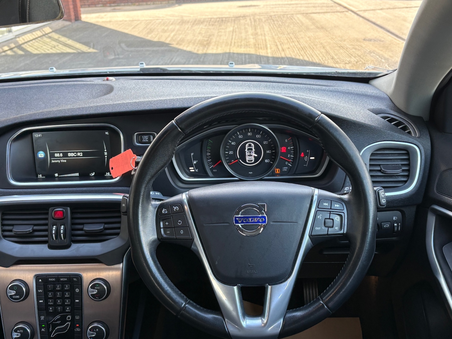 Used Volvo V40 2015 for sale - 76316375: Photo 11