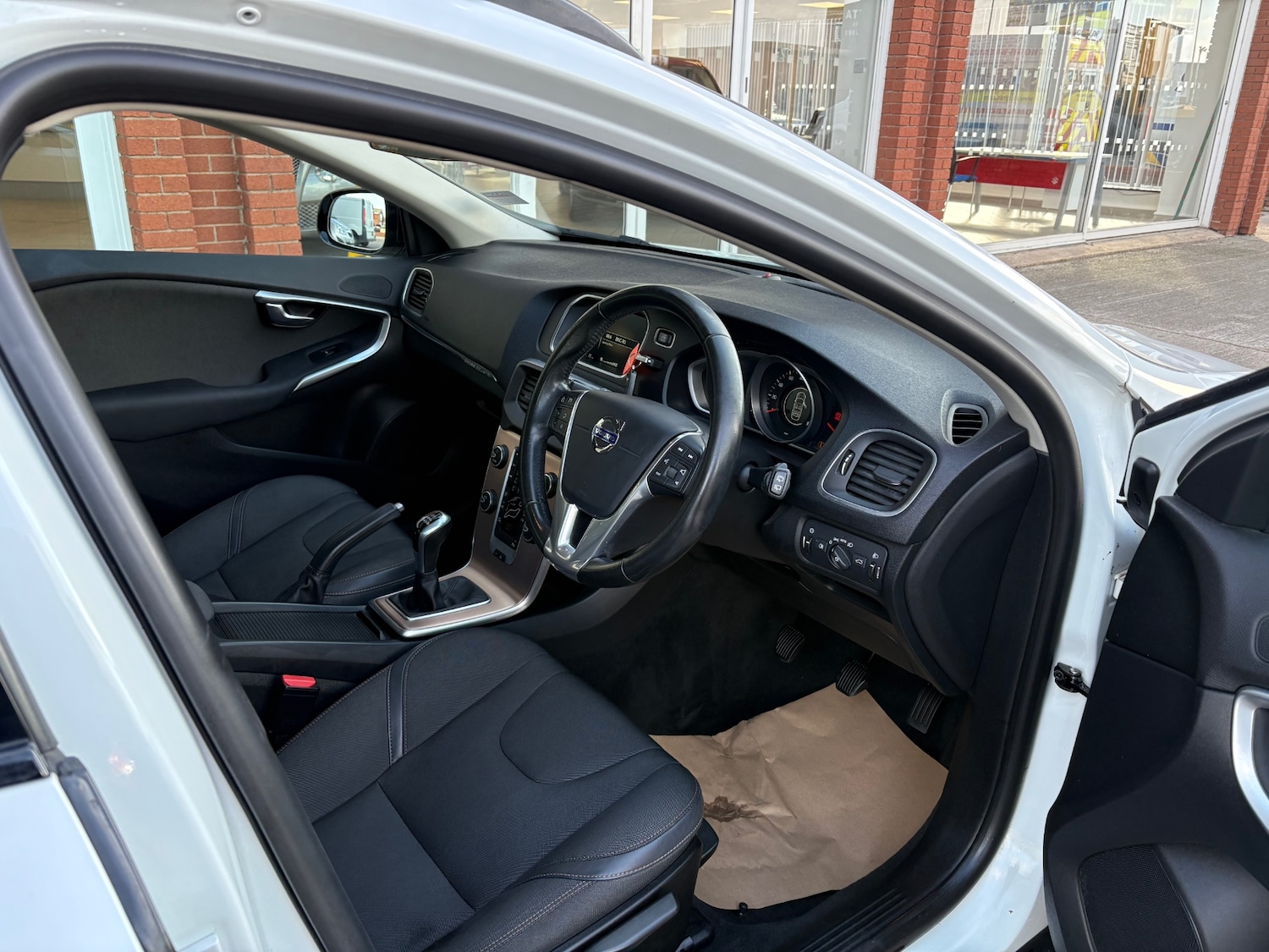 Used Volvo V40 2015 for sale - 76316375: Photo 14