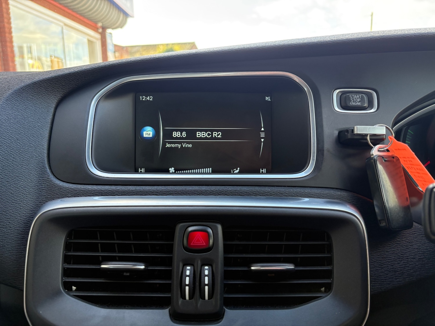 Used Volvo V40 2015 for sale - 76316375: Photo 16