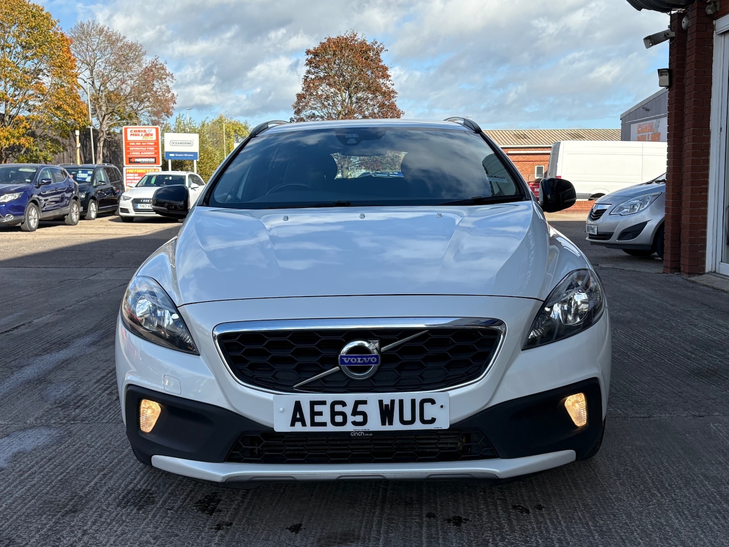 Used Volvo V40 2015 for sale - 76316375: Photo 2