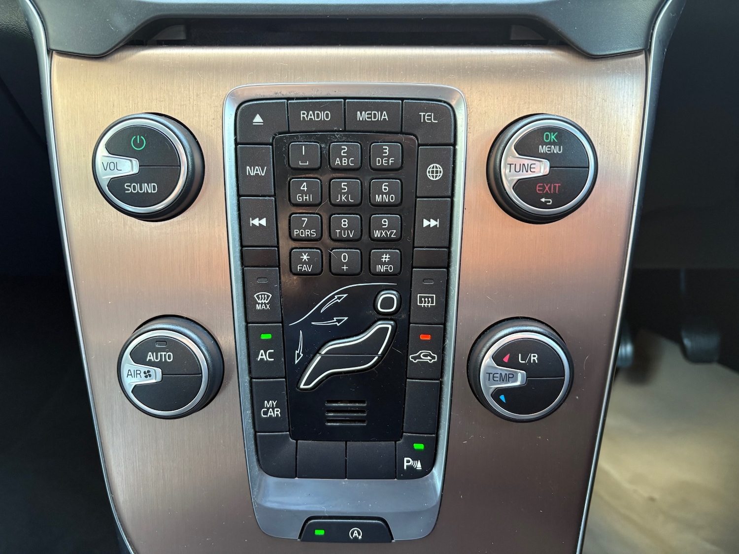 Used Volvo V40 2015 for sale - 76316375: Photo 21