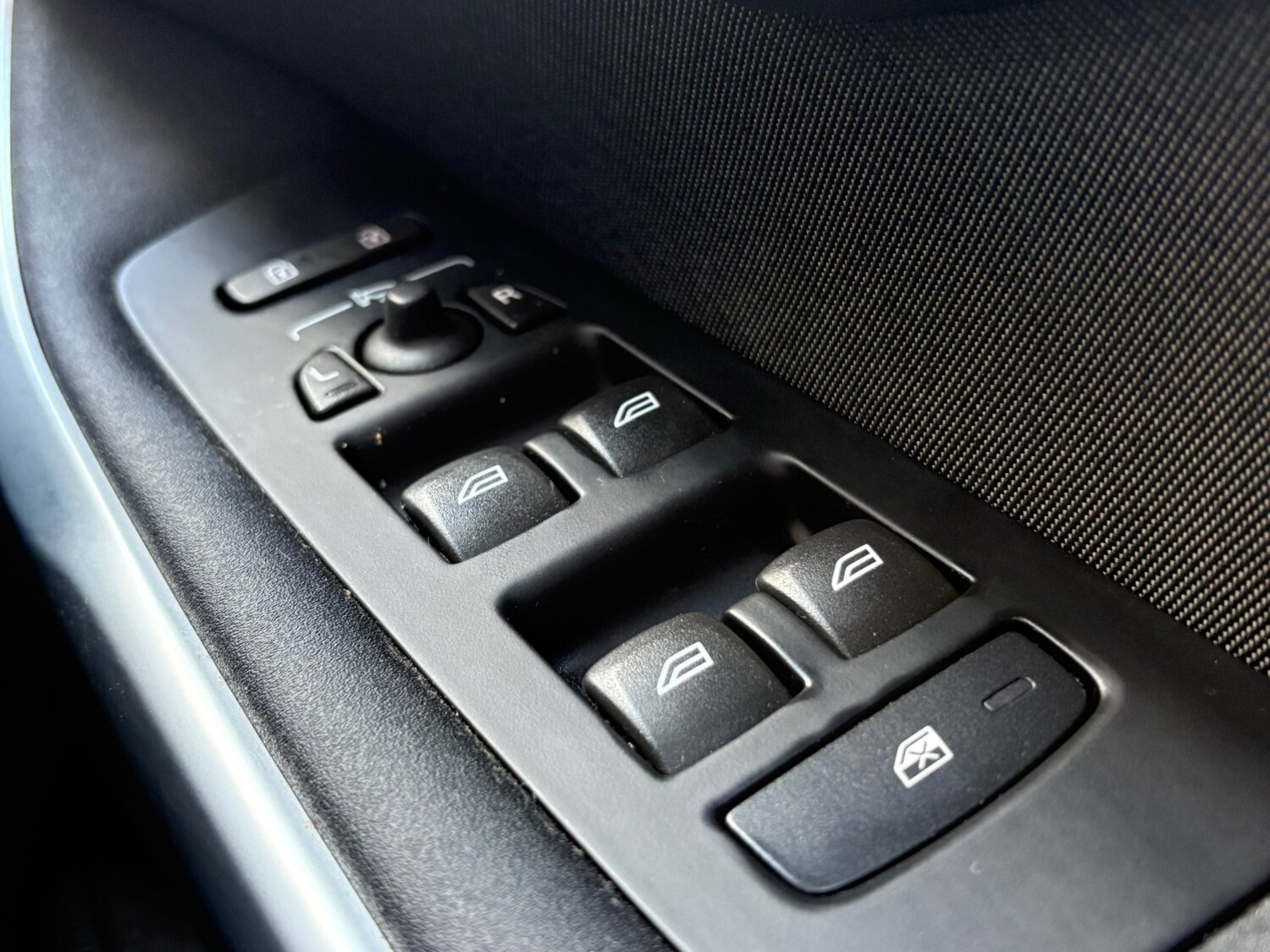 Used Volvo V40 2015 for sale - 76316375: Photo 24