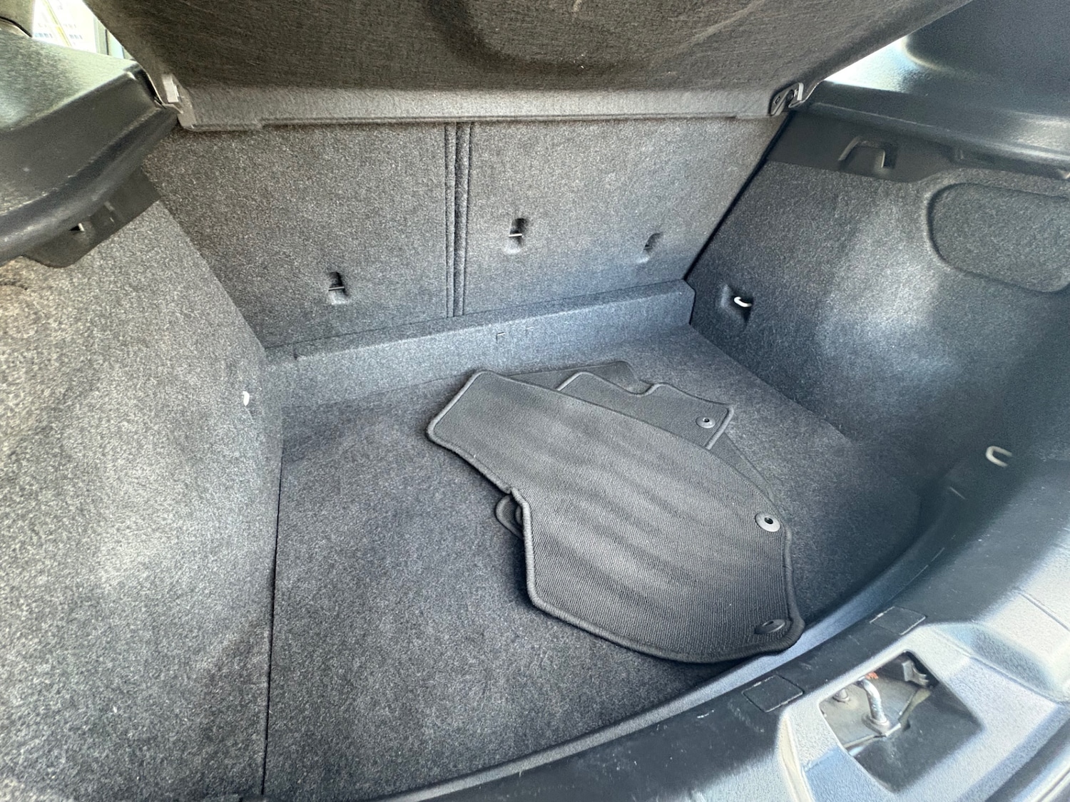 Used Volvo V40 2015 for sale - 76316375: Photo 25