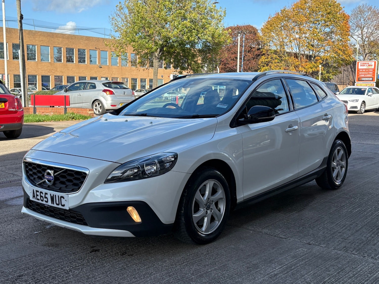 Used Volvo V40 2015 for sale - 76316375: Photo 3