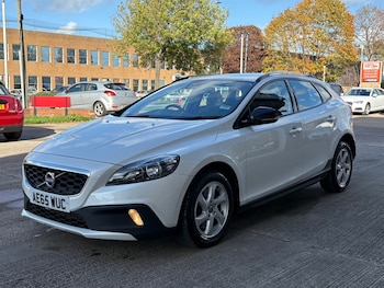 Used Volvo V40 2015 for sale - 76316375: Photo