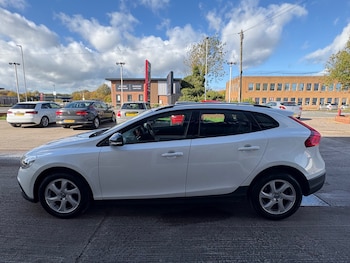 Used Volvo V40 2015 for sale - 76316375: Photo