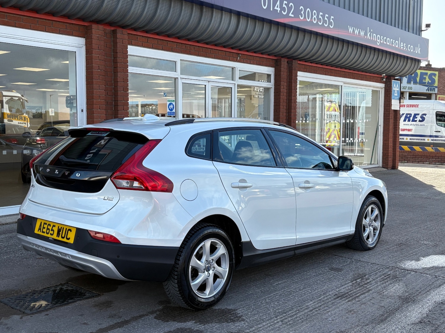 Used Volvo V40 2015 for sale - 76316375: Photo 5