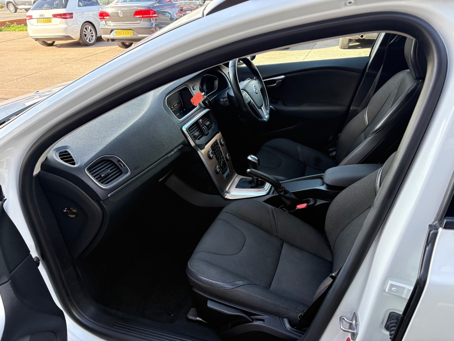 Used Volvo V40 2015 for sale - 76316375: Photo 9