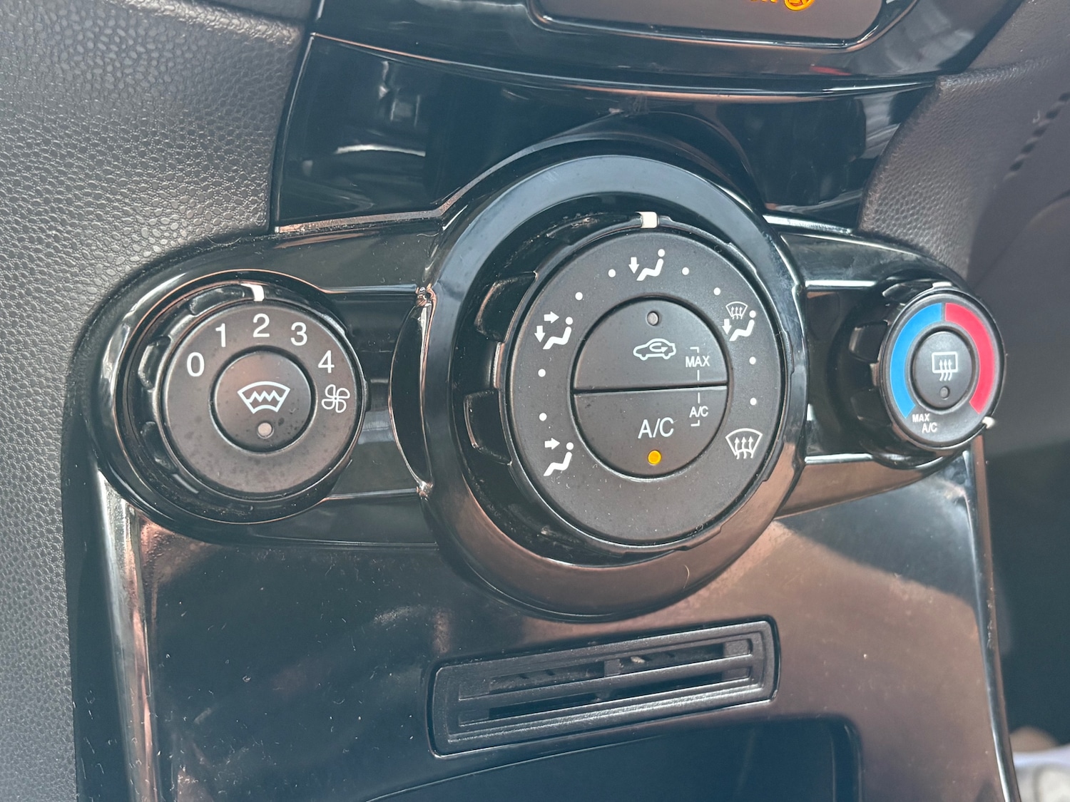 Used Ford Fiesta 2014 for sale - 77337923: Photo 16