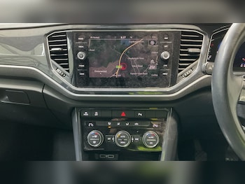 Used Volkswagen T-Roc 2018 for sale - 78132657: Photo