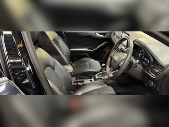 Used Ford Focus 2019 for sale - 78122204: Photo