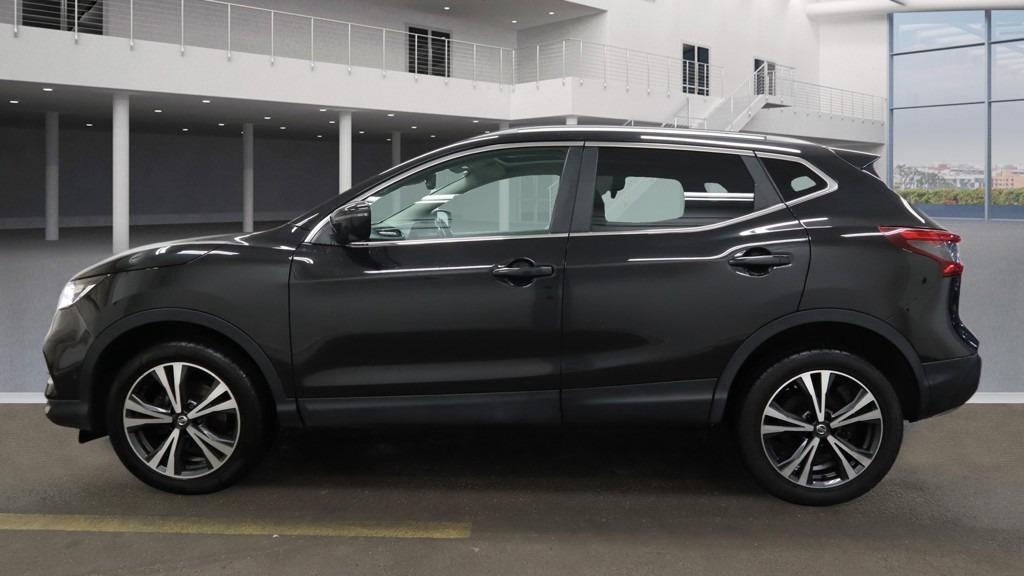 Used Nissan Qashqai 2018 for sale - 77248831: Photo 2