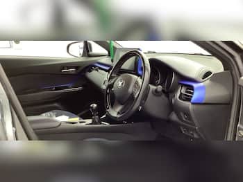 Used Toyota C-HR 2017 for sale - 79515111: Photo