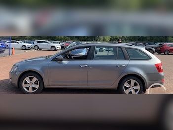 2013 (13) - 2.0 TDI CR SE 5dr + 1 OWNER FROM NEW / 8 SERVICES / 20 TAX / DAB +