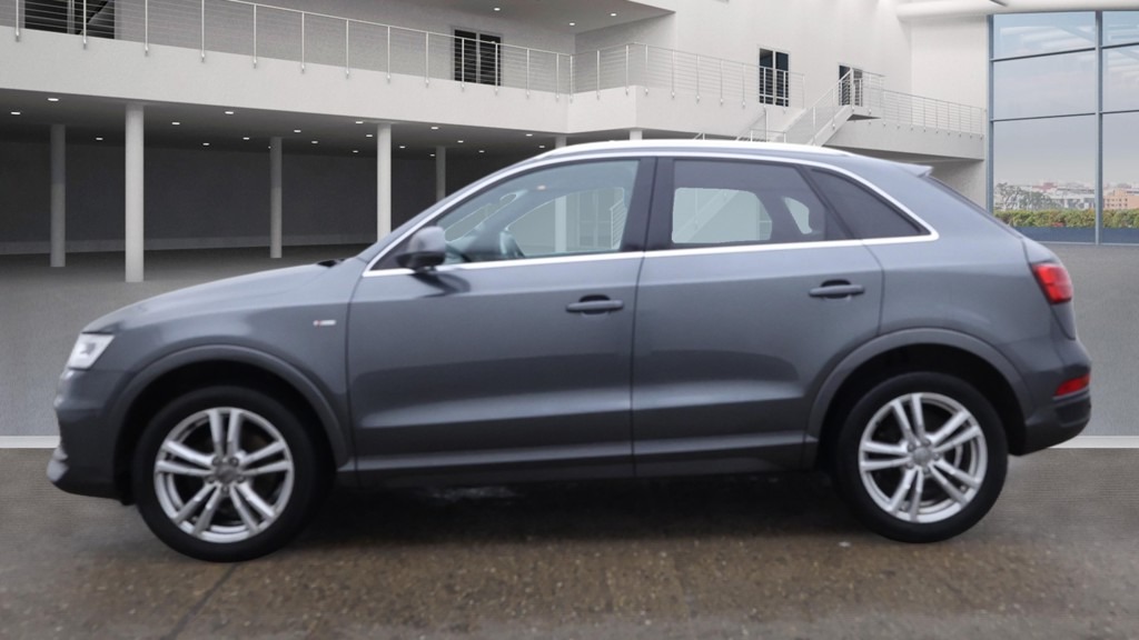 Used Audi Q3 2017 for sale - 77104742: Photo 2