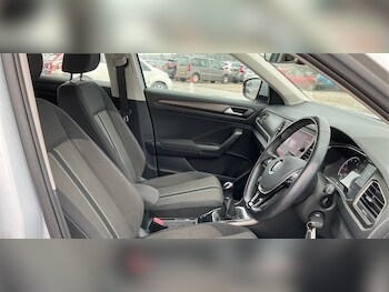 Used Volkswagen T-Roc 2018 for sale - 77391982: Photo