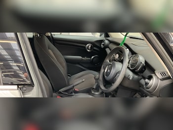 Used MINI Hatch 2018 for sale - 79571943: Photo