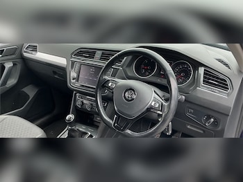 Used Volkswagen Tiguan 2017 for sale - 79111725: Photo