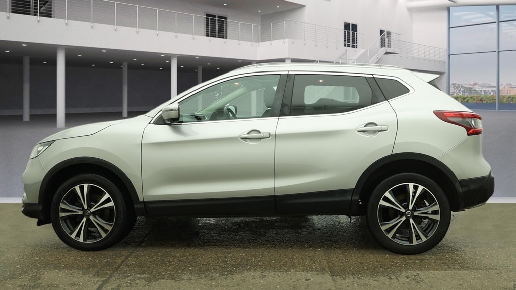 Used Nissan Qashqai 2017 for sale - 77245559: Photo 2