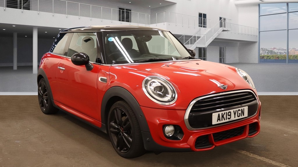 Used MINI Hatch 2019 for sale - 76322137: Photo 1