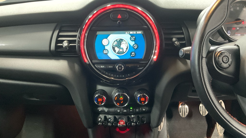 Used MINI Hatch 2019 for sale - 76322137: Photo 8