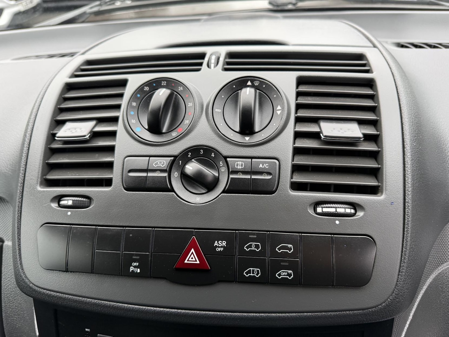 Used Mercedes-Benz Vito 2013 for sale - 77280643: Photo 15