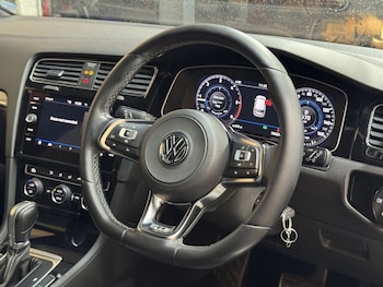 Used Volkswagen Golf 2019 for sale - 75986041: Photo