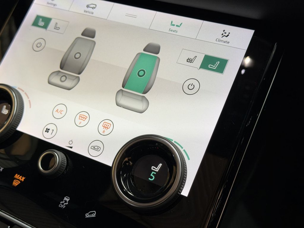 Used Land Rover Range Rover Velar 2017 for sale - 77904707: Photo 32