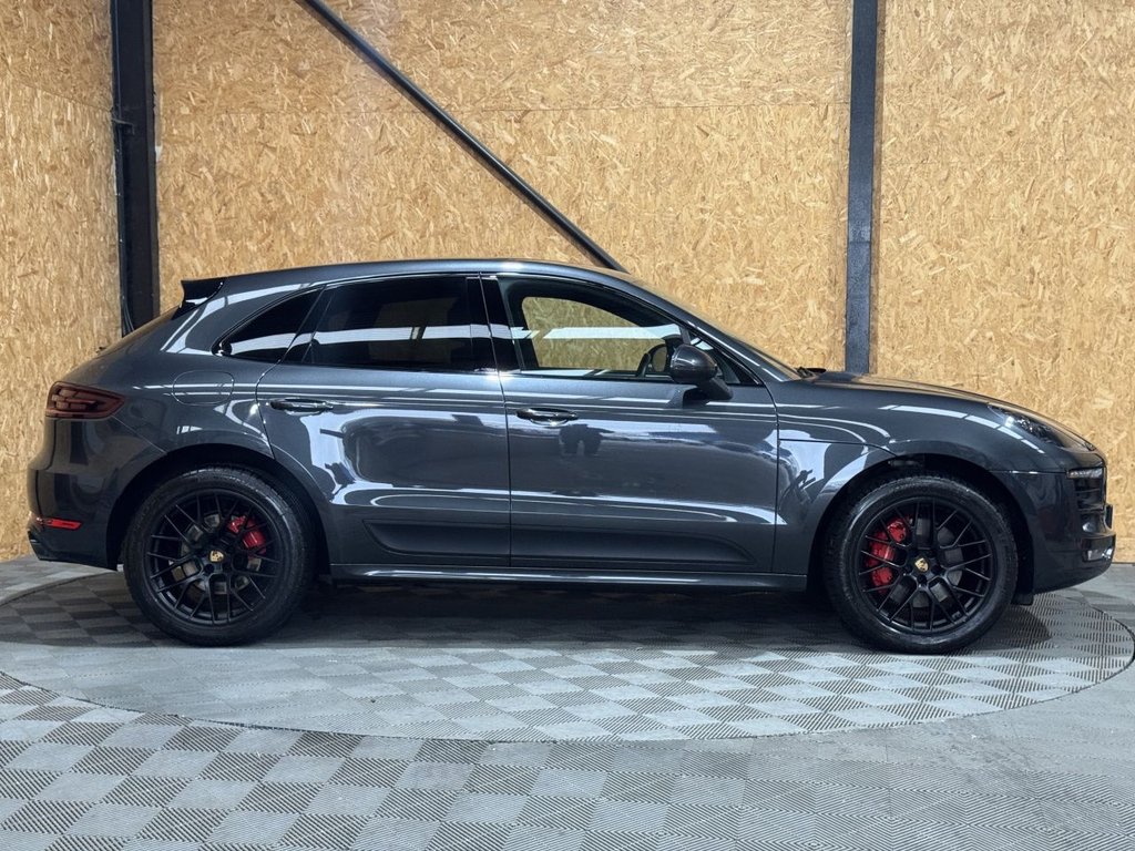 Used Porsche Macan 2018 for sale - 76162963: Photo 2