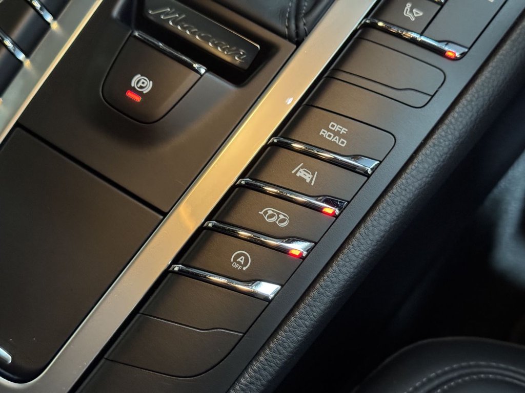 Used Porsche Macan 2018 for sale - 76162963: Photo 45