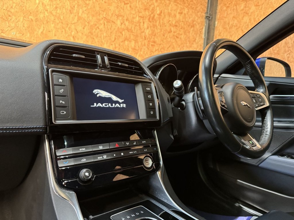 Used Jaguar XE 2016 for sale - 77369219: Photo 4