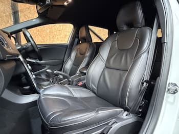 Used Volvo V40 2019 for sale - 79777659: Photo