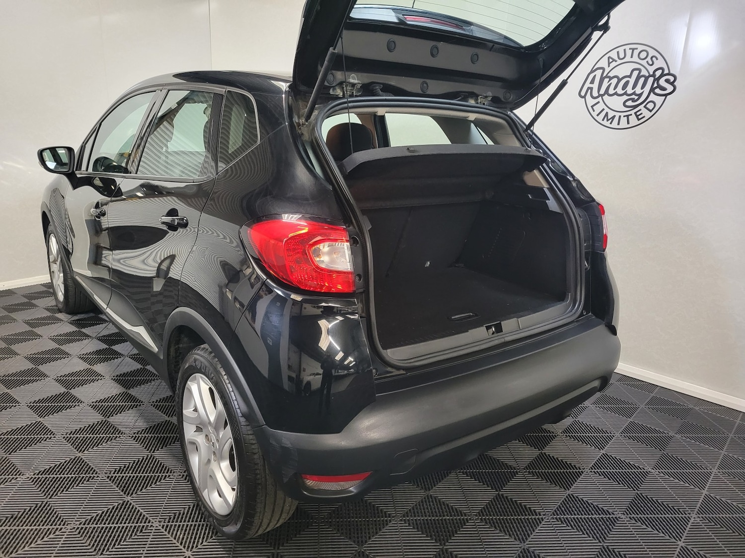 Used Renault Captur 2014 for sale - 77792897: Photo 32