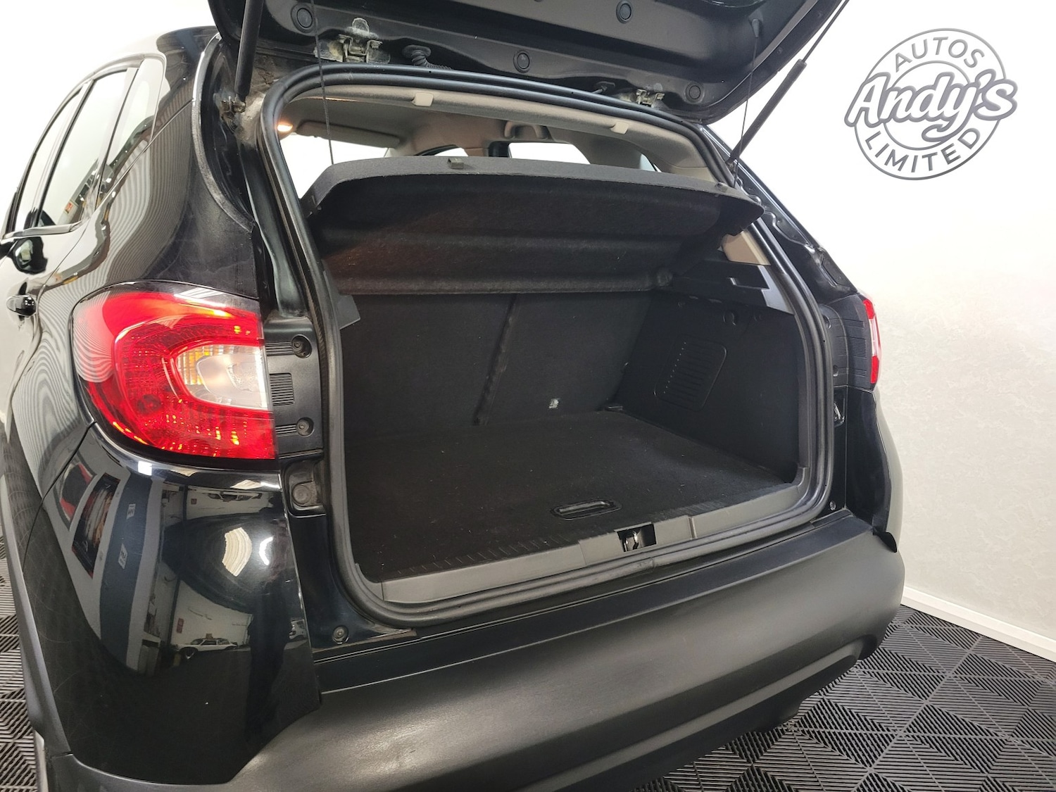 Used Renault Captur 2014 for sale - 77792897: Photo 33