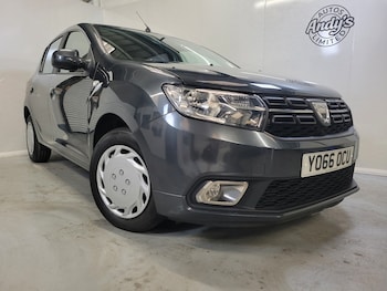 Used Dacia Sandero 2017 for sale - 76397025: Photo